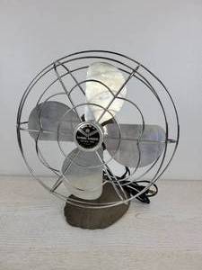 lot 1106 image: Vintage Manning Bowman Oscillating Desk Fan