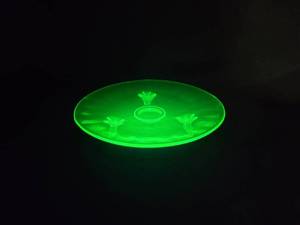 lot 1127 image: 3-Footed Uranium Glass Dish
