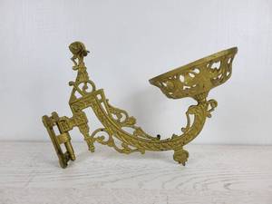 lot 1130 image: Gold Painted B&H Antique Oil Lamp Wall Sconce with Bracket