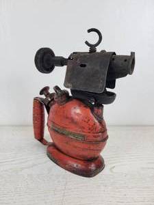 lot 1143 image: Vintage Unique Manufacturing Portable Torch