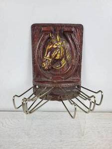 lot 1146 image: Vintage Syroco Horse & Horseshoe TieBelt Rack