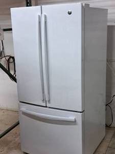 lot 7 image: GE Household Refrigerator Freezer GNE25JGKCFWW
