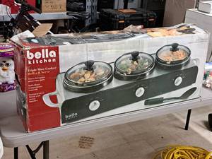 lot 30 image: Bella Kitchen Buffet and Serve Triple Slow Cooker (in box)