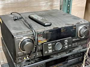 lot 33 image: Aiwa Stereo AV Receiver AV-S17 with Remote Control