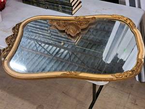 lot 39 image: Vintage Decorative Frame Wall Mirror