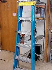 lot 40 image: Werner Electro-Master 6 Non-Conductive Fiberglass Step Ladder 6006