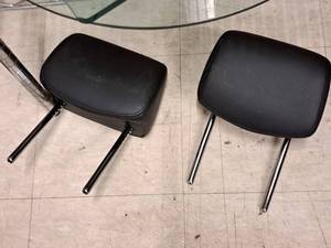 lot 51 image: Lot of (2) Car Seat Head Rests