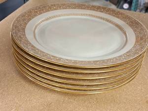 lot 58 image: Lot of (6) 10-12 Decorative Plates