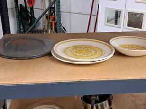 lot 57 image: Lot of (5) Decorative Bowls and Platters
