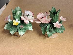 lot 64 image: Lot of (2) Nuova Capcodimonte 4-12 Decorative Flower Pots