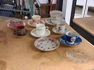 lot 69 image: Lot of (16) Assorted Decorative Tea Cups and Saucers