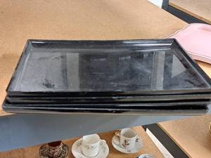 lot 71 image: Lot of (4) Plastic Serving PlatterTray