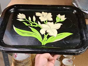 lot 73 image: Lot of (8) Floral pattern Metal Serving PlatterTray