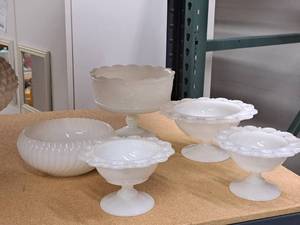 lot 79 image: Lot of (5) Assorted Glasswares - Dishes, Bowls