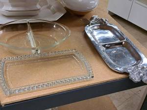 lot 80 image: Lot of (3) Assorted Serving Platters