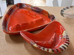 lot 84 image: Lot of (2) Decorative Ash Trays
