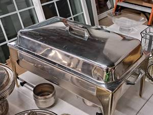 lot 100 image: Chafing Pan with Lid