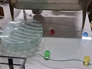 lot 104 image: Lot of (4) Decorative Glass Platters