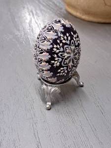 lot 113 image: 3 Chicken Egg theme Handpainted Home Dcor with Stand