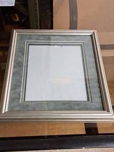 lot 119 image: Picture Frame with Double MatteGlass 2x16-12x19