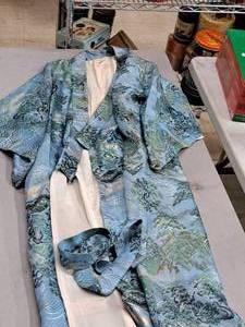 lot 152 image: Kimono