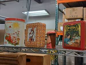 lot 154 image: Lot of (4) Vintage Collectible Tins