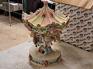 lot 169 image: Cast Art Dreamsicles Handcrafted Collectible Figurine (in original box) - Merry go Round