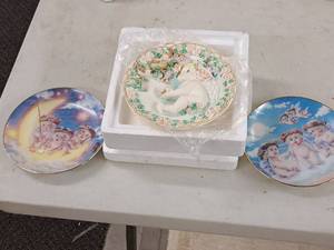 lot 170 image: Lot of (3) Cast Art Dreamsicles Handcrafted Collectible Plates - The Flying Lesson, Heavens Little Friend, By the Light of the Moon