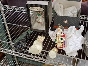 lot 185 image: Lot of (5) Assorted Holiday Ornaments