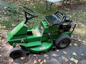 lot 1 image: Green Lawn-Boy RE8e 8HP Riding Lawn Mower in Working Condition