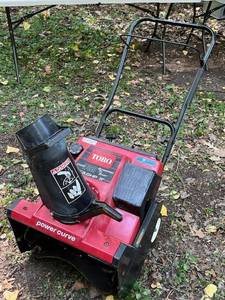 lot 3 image: TORO Power Curve 5.0 HP 20 Snow Blower in Good Working Condition