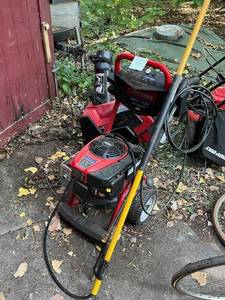 lot 2 image: TROY-BILT 2800 Max PSI Power Washer with Briggs & Stratton Professional Series 8.5 Gross Torque 190cc Engine