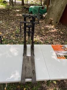 lot 5 image: Vintage Hand Crank Drill Press in Good Condition