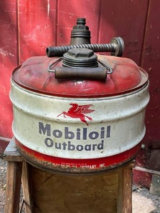lot 32 image: Vintage Mobiloil Outboard 2.5 Gallon Gas Can