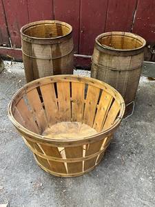 lot 47 image: Vintage Keg Barrels and Basket Lot