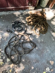 lot 52 image: Amazing Cast Iron Well Pulley with Heavy Duty Rope