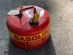 lot 82 image: Vintage 2.5 Gallon Gas Can
