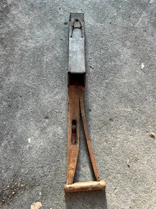 lot 91 image: Antique Corn Seed Spreader