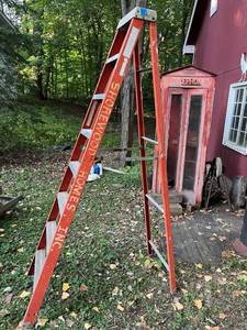 lot 96 image: 8 Fiberglass Step Ladder