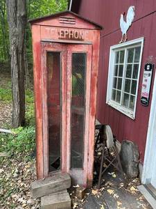 lot 101 image: Vintage Metal Phone Booth with Original Phone
