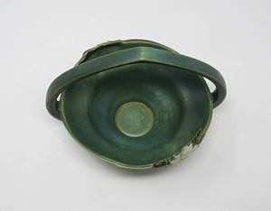 lot 1 image: Roseville Pottery White Rose Basket, Shape 362-8