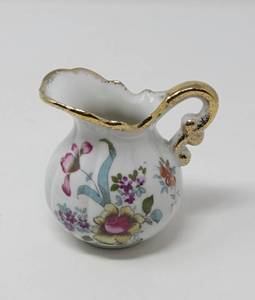 lot 4 image: China mugs, Viking ship, Mexican pottery, Royal Crown China group