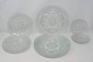 lot 5 image: Vintage Pressed clear glass dinner set and pieces