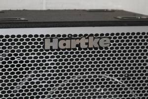 lot 13 image: Hartke HyDrive 115 500-Watt Neo Bass Guitar Speaker Cabinet