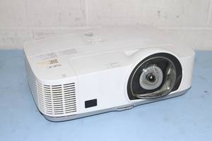 lot 68 image: NEC Short Throw Widescreen High Definition HD 3000 Lumen Projector System & Accessories