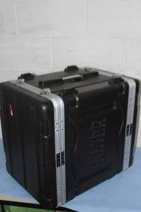 lot 43 image: Gator Hard-Sided Molded Plastic Standard Locking Equipment Audio  Video Rack Case - 8 Rack Units