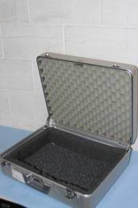 lot 96 image: Zero Halliburton Premium Quality  Legendary American Travel Brand Aluminum Attache Case