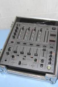 lot 109 image: Pioneer Digital DJ Mixer - Model DJM-600 4-Channel Effects Mixer with Hard-Sided Case