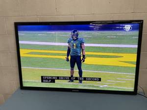 lot 81 image: Samsung Model UN60C6300 - 60 LED High-Definition 1080p HDTV  Television  Display  Monitor