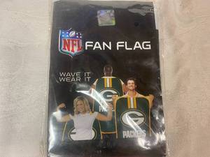 lot 47 image: Pair of Green Bay Packer NFL Fan Flags